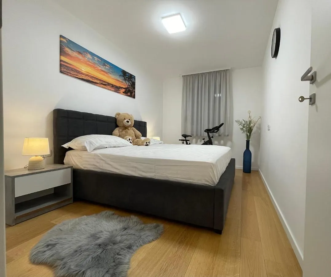 Bookkeeper'S Apartment Split