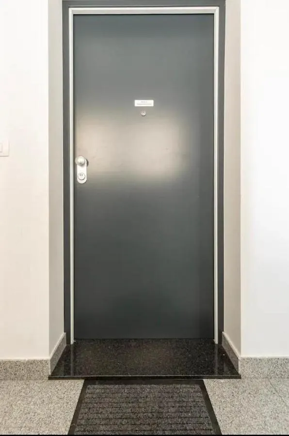 Bookkeeper'S Apartment Split